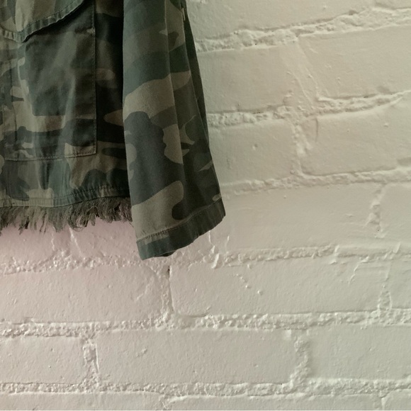 Sanctuary Womens Green Camo Utility Jacket Size Small Raw Edge Trim Outdoor - Picture 6 of 9